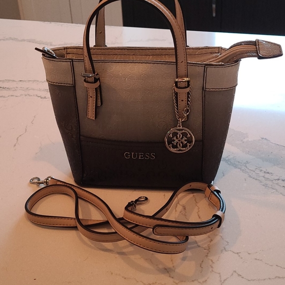 Guess purse - Picture 5 of 6